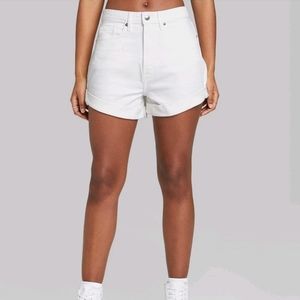 Womens Super High Rise Curvy Rolled Cuff Mom Jean Shorts in White Size 16